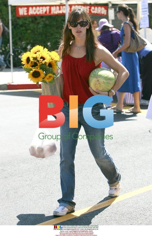 Jennifer Garner at Brentwood Markets