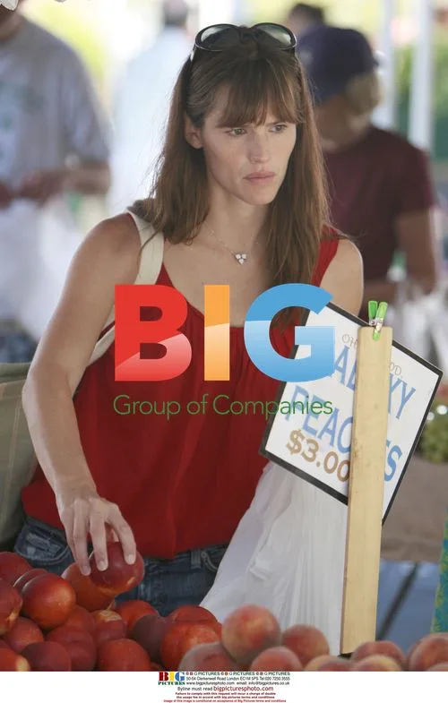 Jennifer Garner Shopping at Brentwood Markets