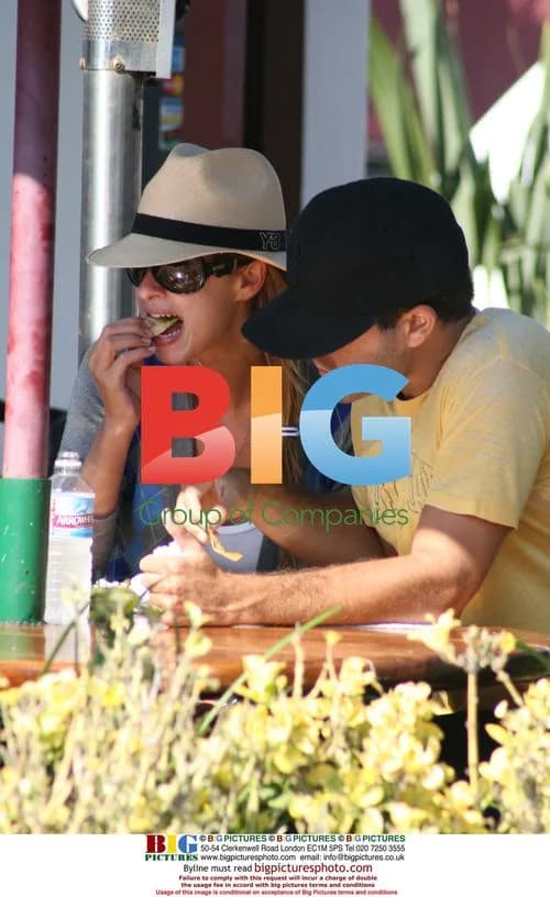 Nicky Hilton Shopping with Boyfriend