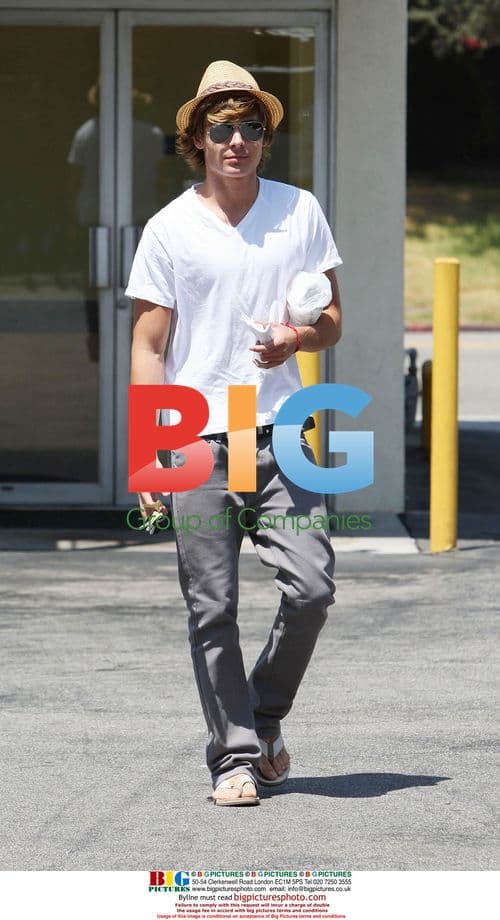 Zac Efron's Casual Outing in LA