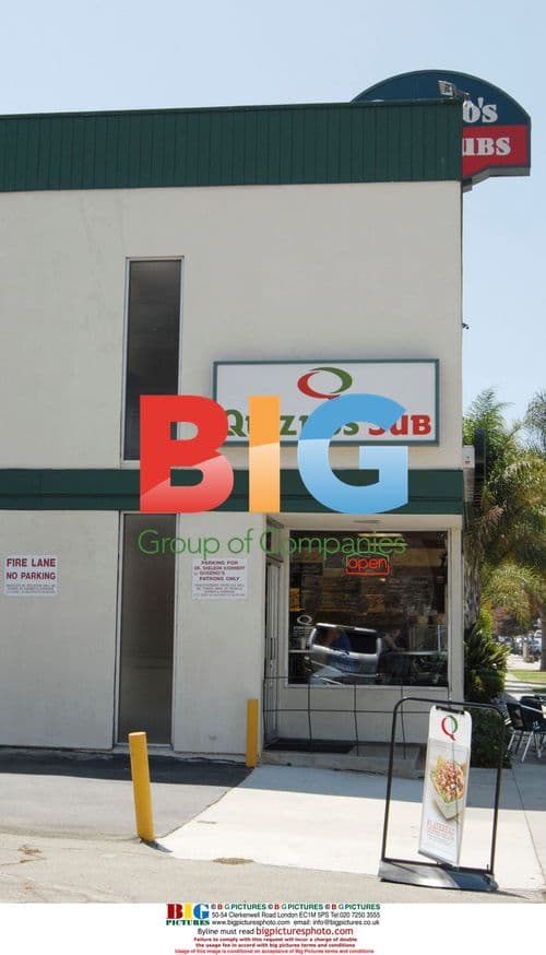 Zac Efron Grabs Lunch at Quiznos