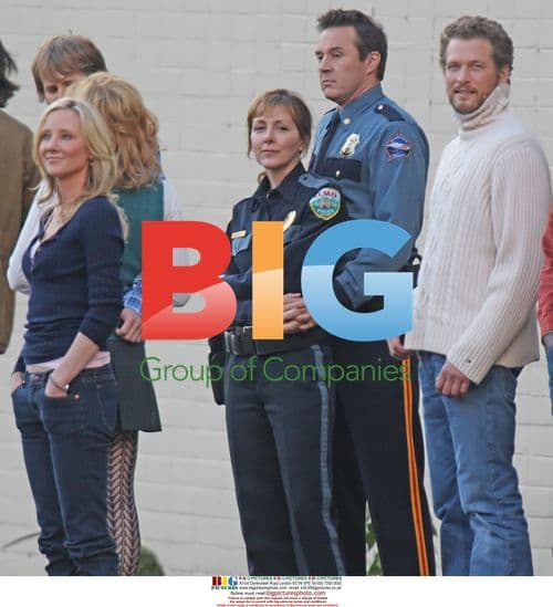 Cast of "Men In Trees" leaves restaurant after shoot