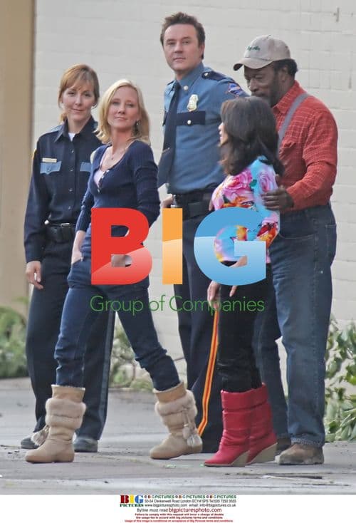 Cast of 'Men In Trees' Leaves Restaurant