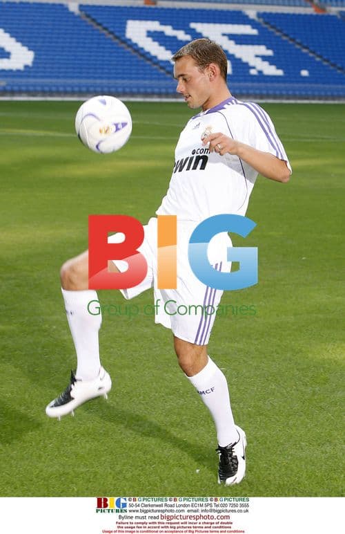 Wesley Sneijder Presented as New Real Madrid Player