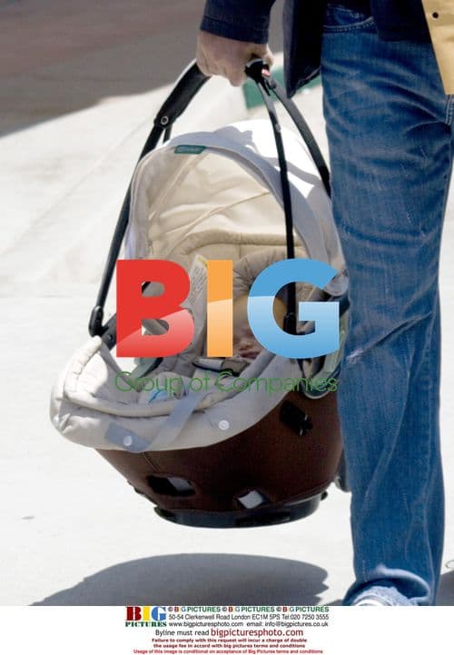 Naomi Watts and Liev Schreiber with newborn son