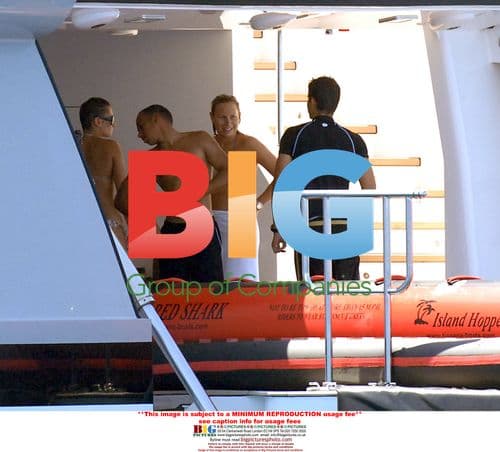 Lewis Hamilton gets sun protection