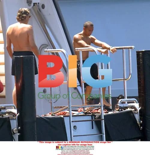 Lewis Hamilton chills out