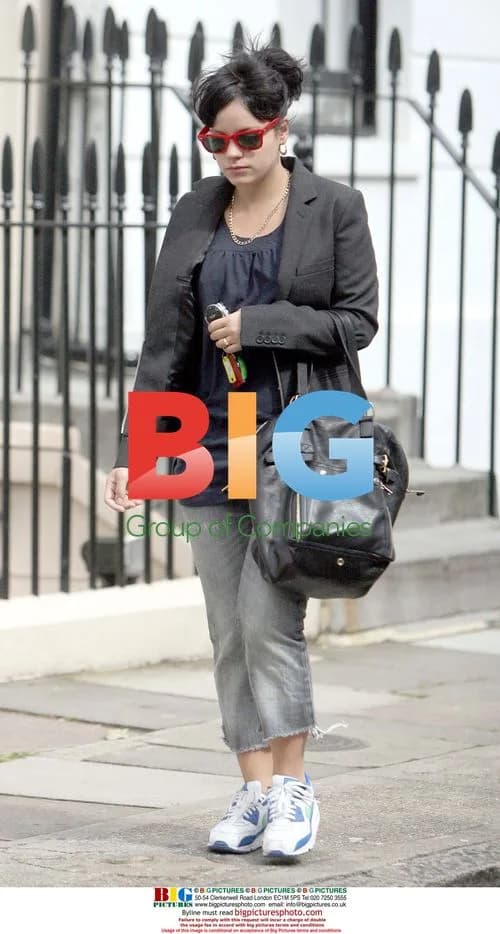 Lily Allen Leaves Home for Shopping