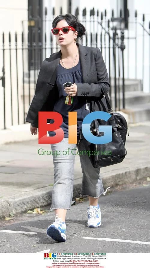 Lily Allen Leaves Home for Shopping