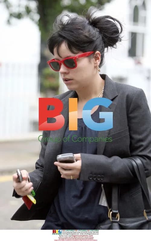 Lily Allen Leaving House to Go Shopping