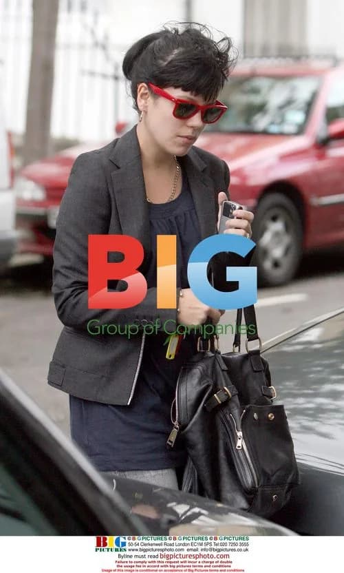 Lily Allen Leaving Home for Shopping Trip