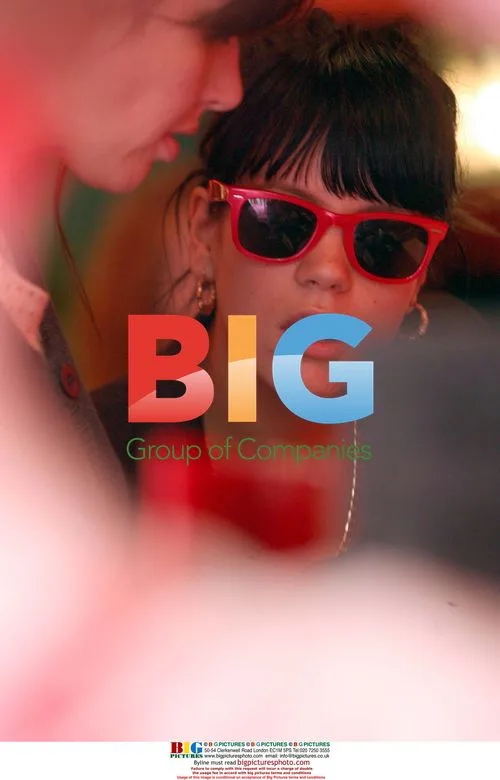 Lily Allen Seen Shopping