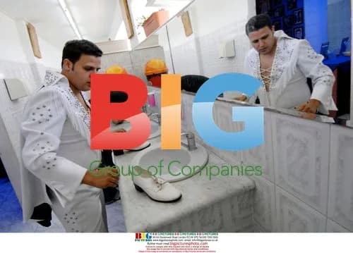 Israeli Elvis Impersonator Performs