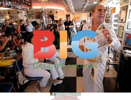 Israeli Elvis Impersonator Performs 30th Anniversary