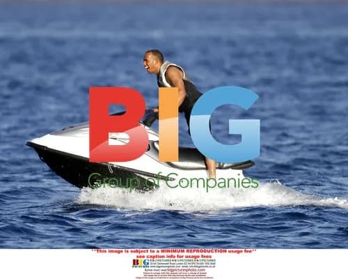 Lewis Hamilton and friends water skiing