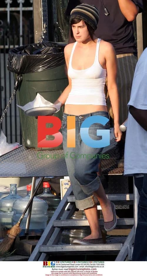 Katharine McPhee, Rumer Willis, and Anna Faris on set of 'House Bunny'
