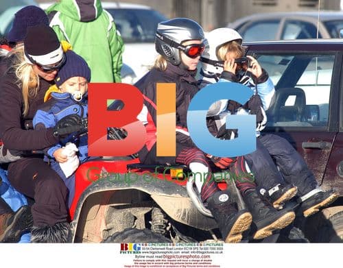 Valeria Mazza and family enjoy snowy day