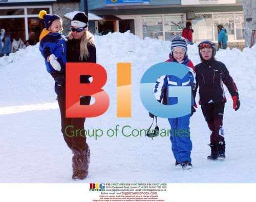 Valeria Mazza Family Fun in Snow