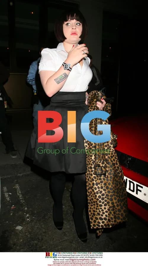 Kelly Osbourne and mystery man leave Nobu