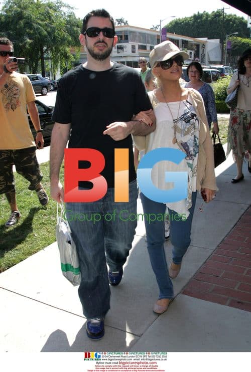 Pregnant Christina Aguilera Shopping with Family