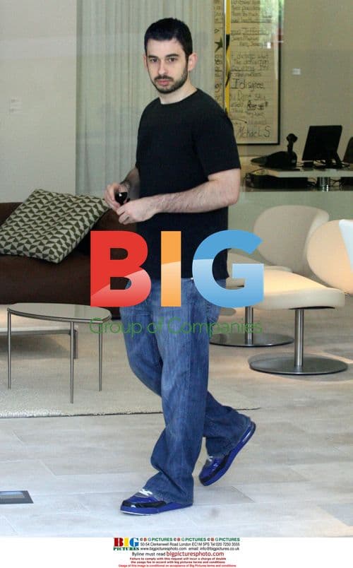 Pregnant Christina Aguilera Shopping in Beverly Hills