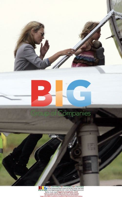 Kate Moss and Daughter Board Private Jet