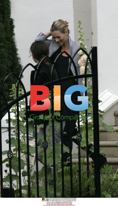 Kate Moss Picks Up Daughter