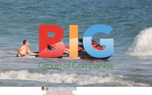 Vince Vaughn visits friend at Malibu beach