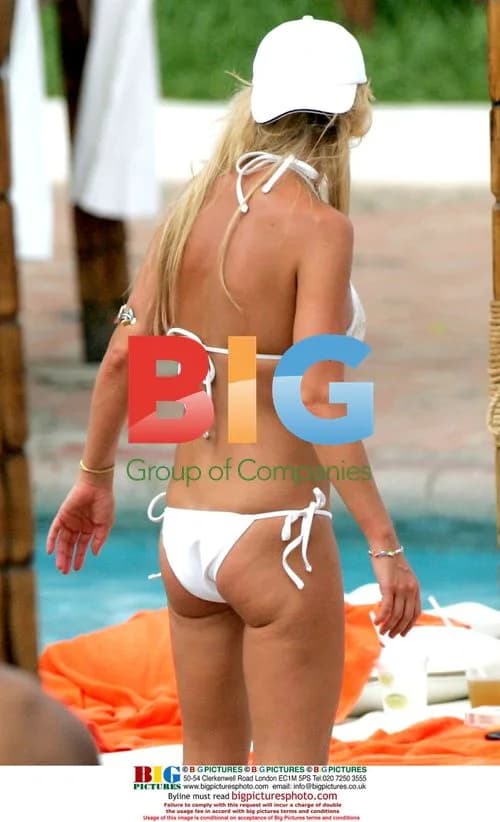 Tara Reid Sunbathes in Los Cabos