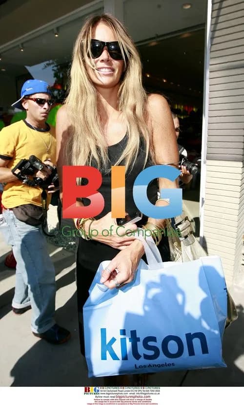 Elle Macpherson Shopping on Robertson Blvd