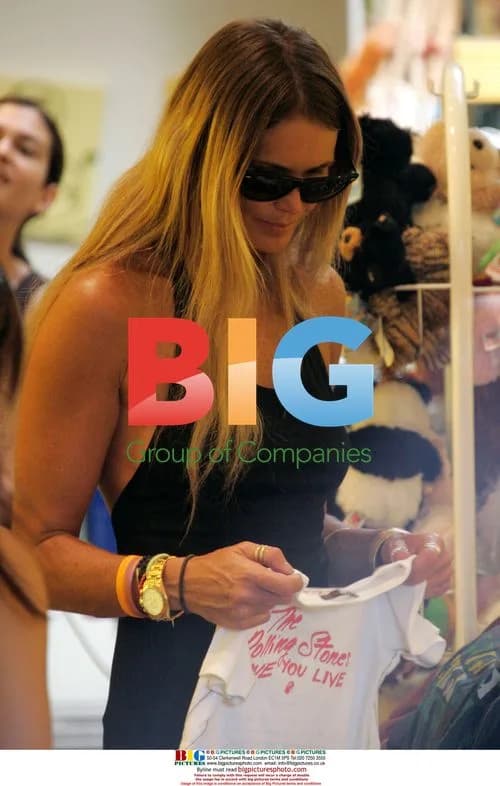 Elle Macpherson Lunches and Shops