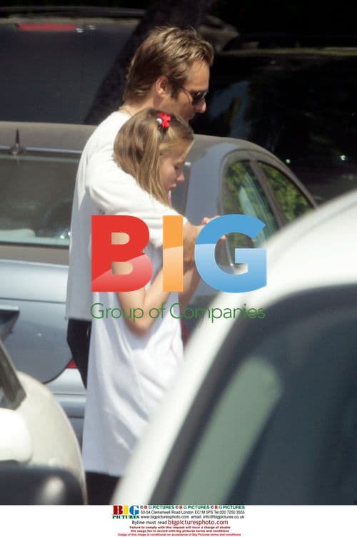 David Hallyday shops with daughters