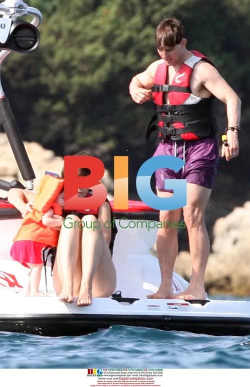 Tom Cruise, Katie and Suri on Vacation