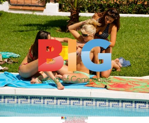 Glamour Girls in Pool