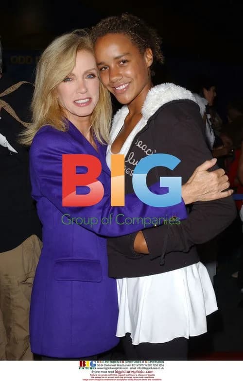 Donna Mills and daughter Chloe at Cirque du Soleil opening