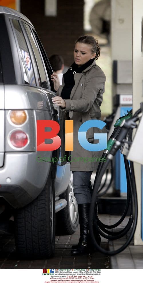 Kerry Katona Fills Up Range Rover
