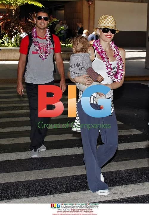 Gwen Stefani Arrives in Hawaii with Family