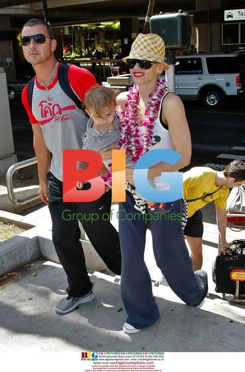 Gwen Stefani Arrives in Hawaii with Family