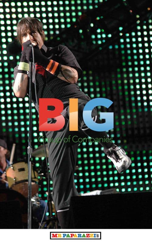 Red Hot Chili Peppers Live at Glasgow Hampden Park