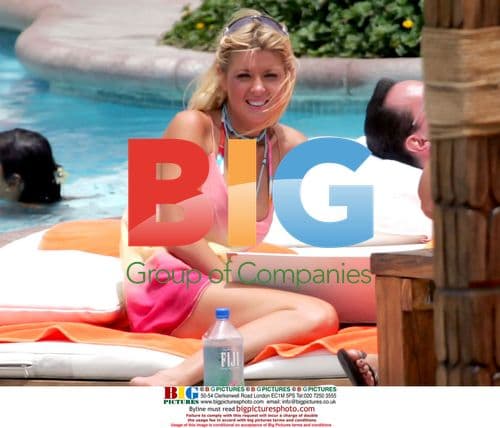 Tara Reid Vacations in Los Cabos, Mexico