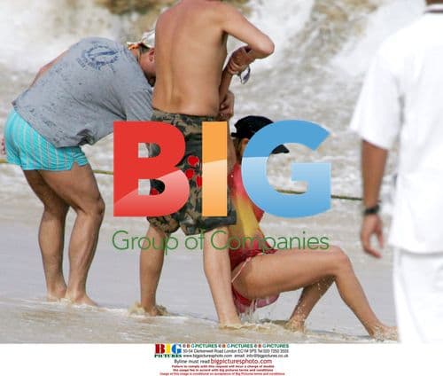 Tara Reid Vacations in Los Cabos