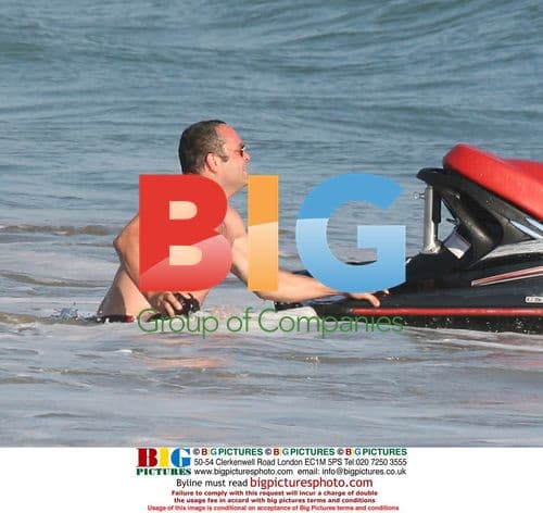 Vince Vaughn's Less Than Graceful Boat Exit