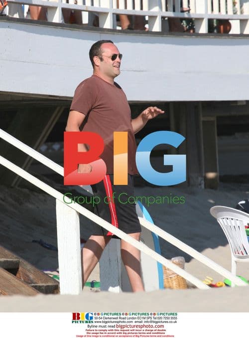 Vince Vaughn has graceless exit from boat in Malibu