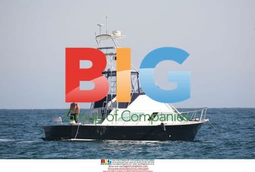 Vince Vaughn swims to shore from boat