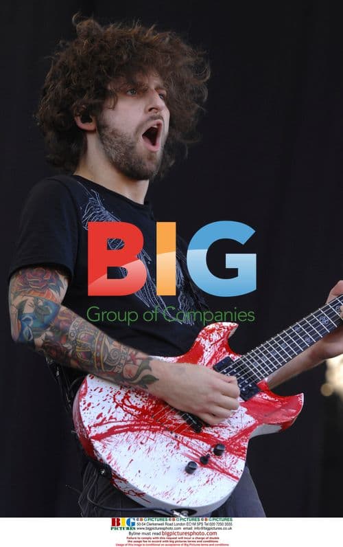Joe Trohman Performs with Fall Out Boy