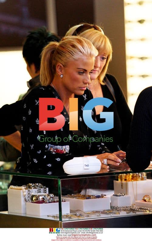 Katie Price and mom Amy go shopping