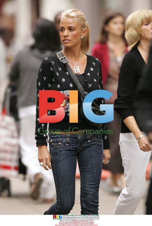 Katie Price and mom Amy shop in London