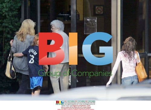 Lohan Family Visits Lindsay at Rehab