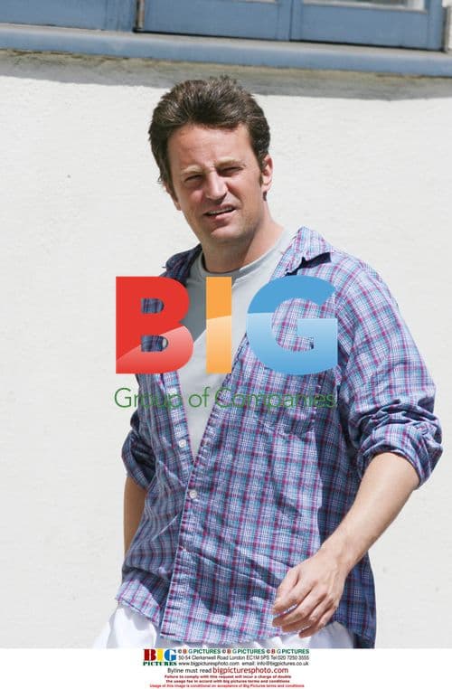 Matthew Perry Strolls in LA