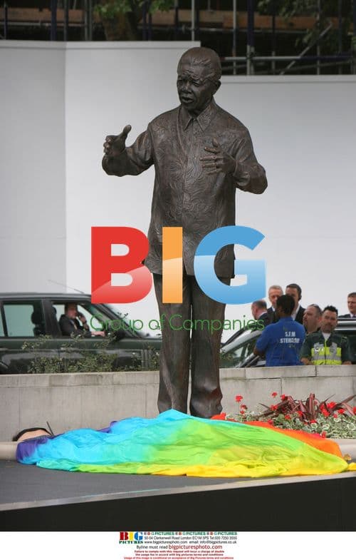 Unveiling of Nelson Mandela statue in London